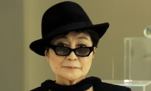 Yoko Ono, internada en un hospital de Nueva York
