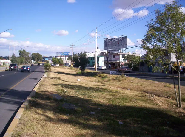 Perece copiloto durante volcadura en la Recta a Cholula