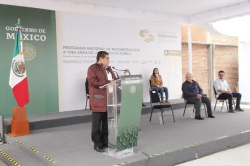 A tres años de los sismos Barbosa y López Obrador encabezan los avances de reconstrucción