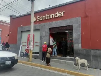 Asaltan a clientes dentro de banco en Tecamachalco