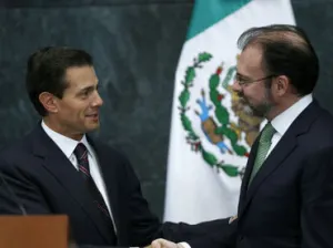 Videgaray regresa y el dólar roza los $22