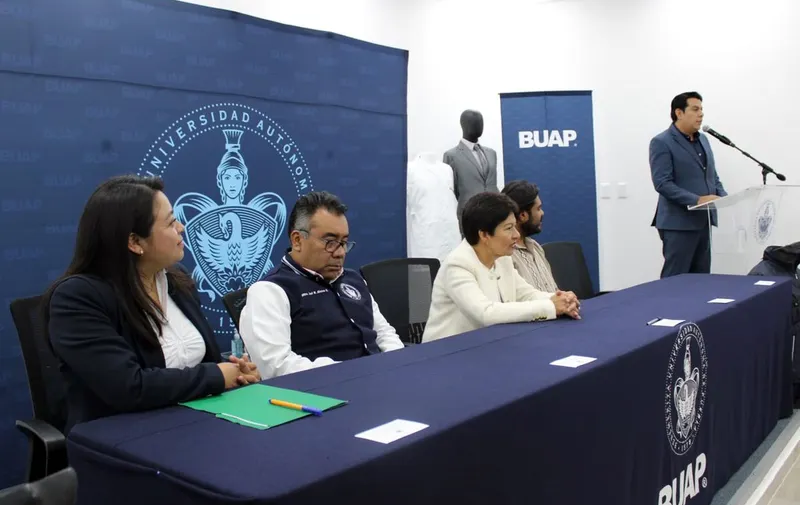 buap-lilia-cedillo-entrega-de-uniformes