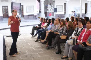 Sedif e Issstep conmemoran lucha contra el cáncer de mama con taller y capacitación