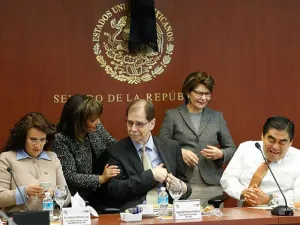 Reclaman senadores por el PRD a Basave alianzas con el PAN