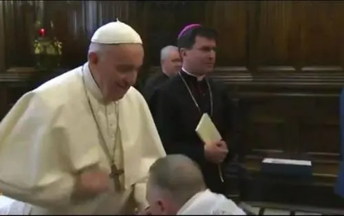 Por higiene, el Papa evitó que feligreses le besaran el ”Anillo del Pescador”
