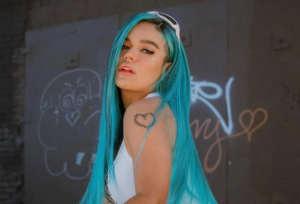 Karol G festeja cumpleaños posando totalmente desnuda