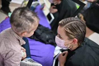 Mariana Rodríguez llora por la adopción de “Lalito” del DIF Capullos