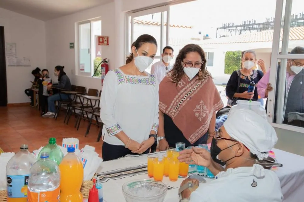 Personas con discapacidad se gradúan de gastronomía gracias al SMDIF Puebla