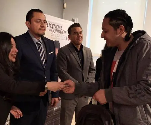 Inicia SIMT entrega de licencias de conducir a poblanos que radican en Estados Unidos