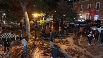 Ariadna Ayala impulsa jornada de limpieza en el zócalo rumbo a la Villa Iluminada 2025