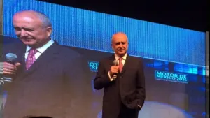 Pedro Ferriz de Con llama pendejo a estudiante de NL