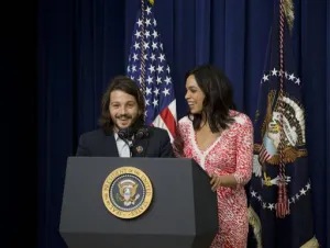 Barack Obama, se declara fan de Diego Luna