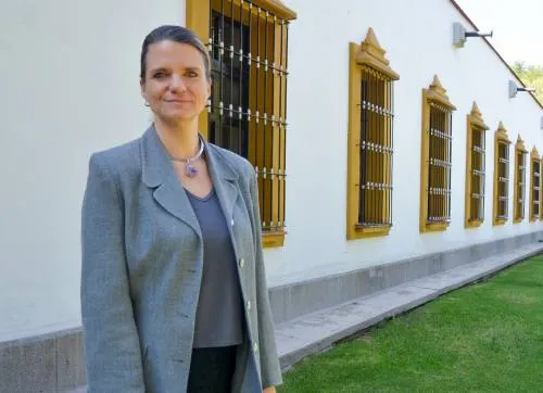 Académica Udlap presenta ponencias sobre lenguas indígenas y multilingüismo en Europa