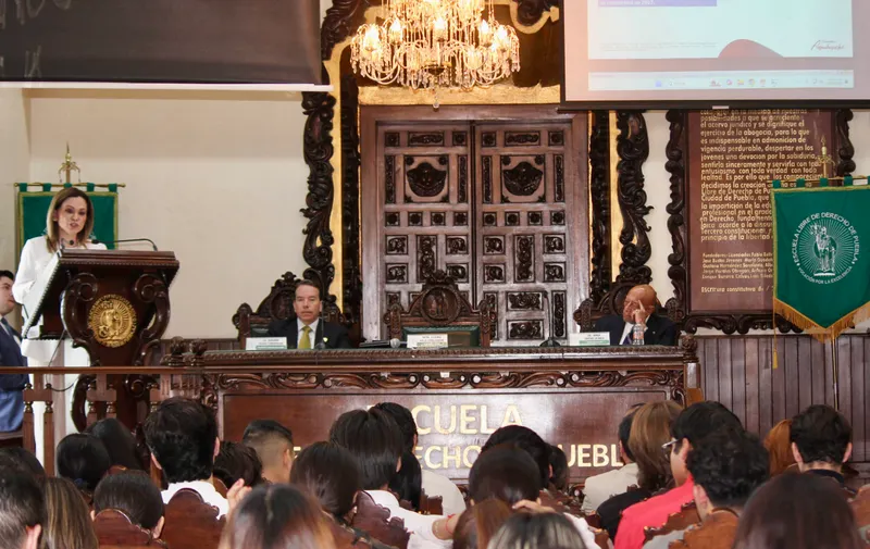 Ofrece Claudia Valle conferencia sobre la Reforma al Sistema de Justicia en la Escuela Libre de Derecho de Puebla