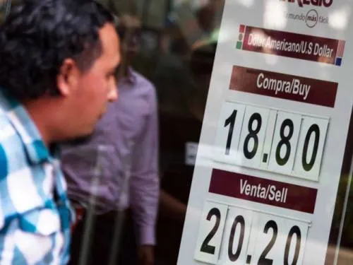 Mejora el peso, pero sigue por arriba de los $20 en el AICM