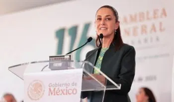 En Asamblea del IMSS, Sheinbaum anuncia sistema de salud universal y reconoce avances en Puebla