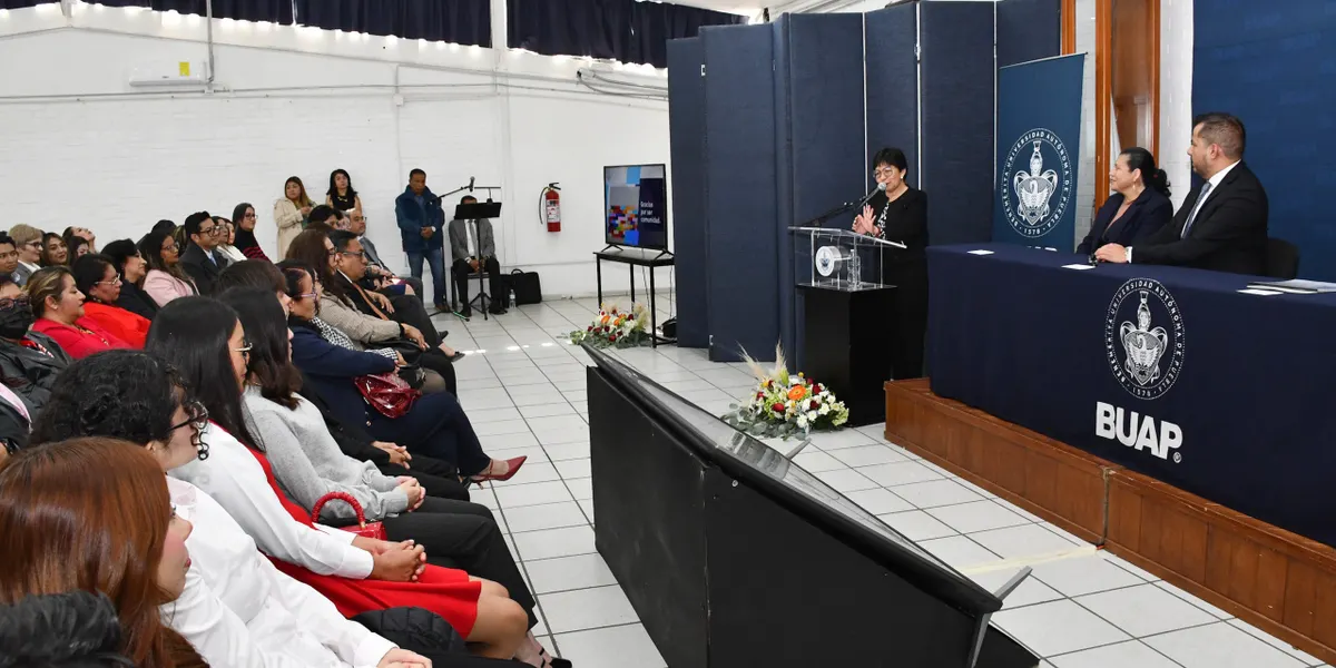Preside Lilia Cedillo informe de labores de Ernesto Sandoval, director de la Preparatoria General Lázaro Cárdenas del Río