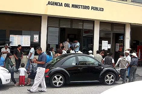Muere al caer al vacío cuando arreglaba el audio en un templo