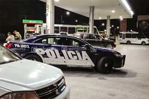 Con armas largas, sujetos atracan gasolinera ubicada en la Calzada Zaragoza