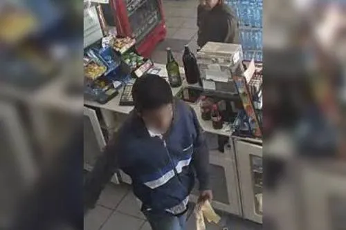Asaltan dos tiendas de conveniencia durante el fin de semana