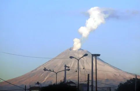 Izúcar realiza recomendaciones ante caída de ceniza volcánica