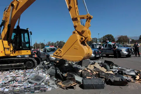 Incinera PGR narcóticos y destruye artículos apócrifos asegurados en Puebla