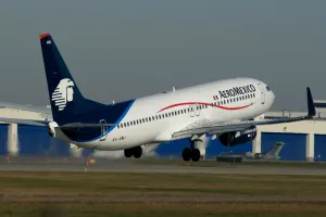 Avión de Aeroméxico aterriza de emergencia en Irlanda