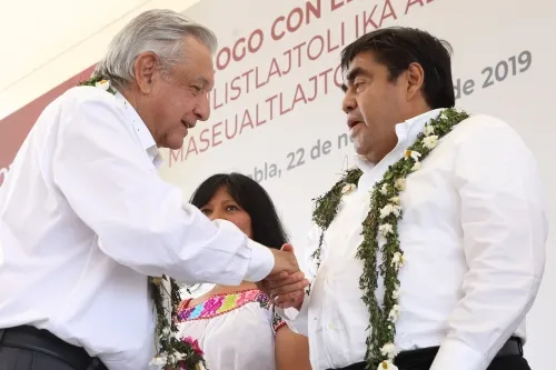 Apoyos sin intermediarios a comunidades  indígenas, garantiza López Obrador en Puebla