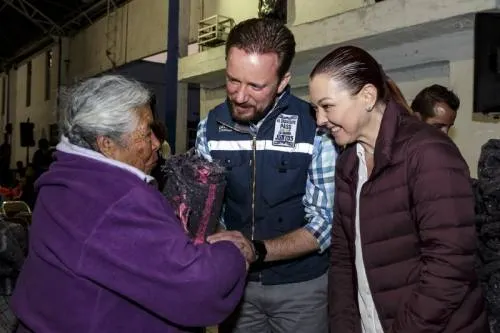 Familias de San Felipe Hueyotlipan se benefician con apoyos invernales