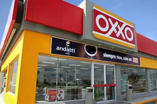 Asaltan Oxxo y se llevan 4 mil 700 pesos