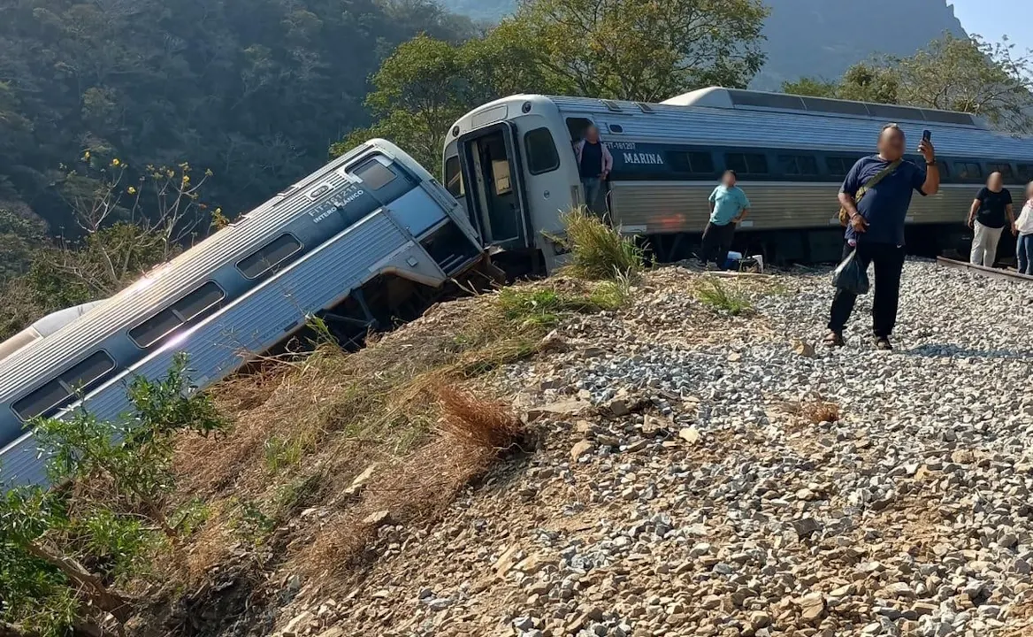 FGR investiga descarrilamiento del Tren Interoceánico en Oaxaca; suman 20 heridos