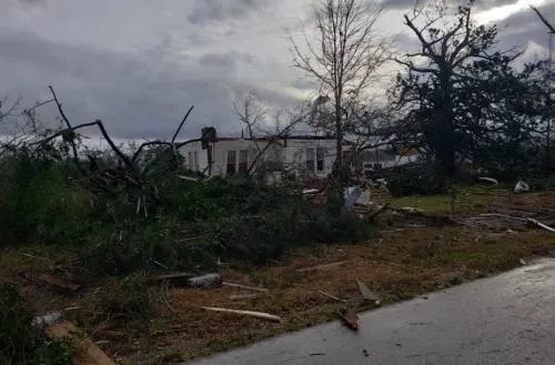 Al menos 14 muertos por tornado en Alabama, EU