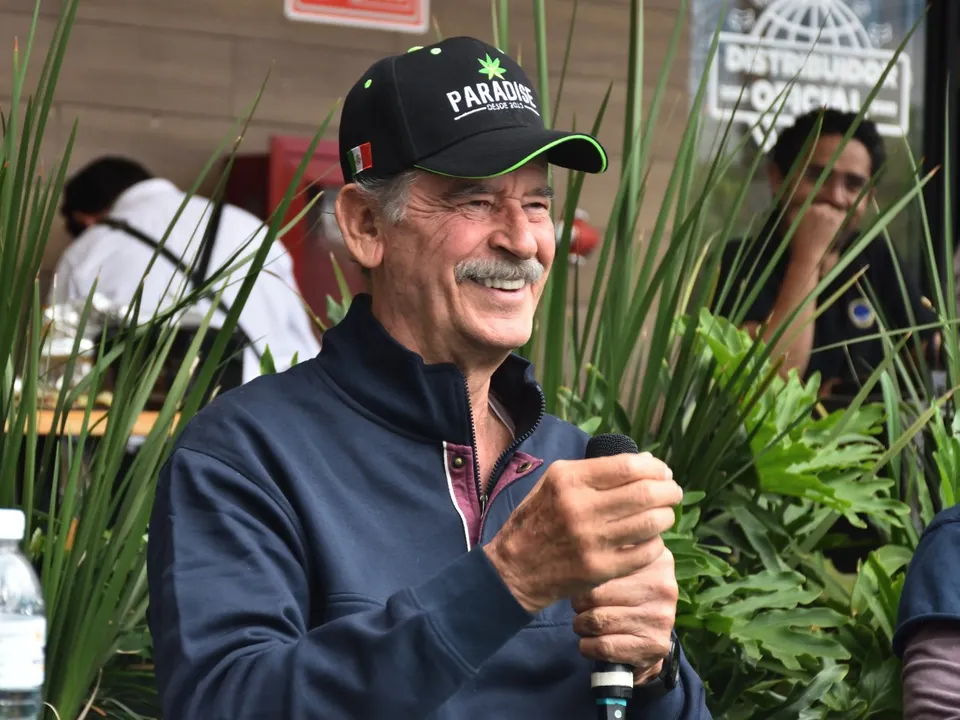 Vicente Fox Quesada, Paradise Shop