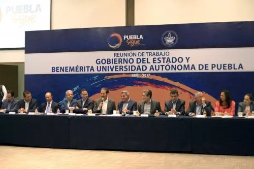 BUAP y el gobierno comparten intereses comunes en favor de Puebla: Esparza Ortiz