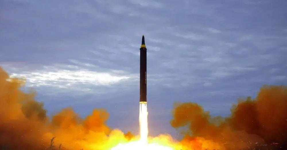 Acusan a Corea del Norte de realizar disparos desde lanzacohetes