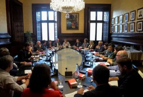 Justicia española suspende sesión del parlamento de Cataluña sobre independencia