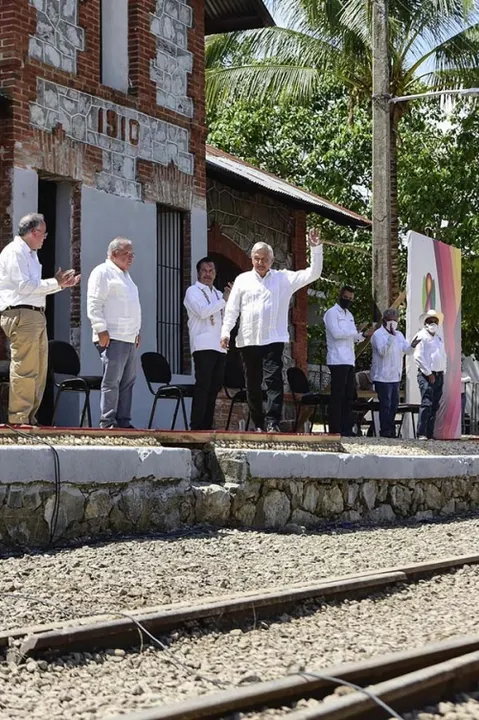 AMLO y su Desafiante Necedad de Hacer Campaña Sobre Campo Minado por Covid