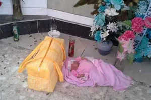 Abandonan a bebé con Síndrome de Down en iglesia