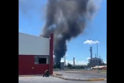 Sofocan incendio en refinería de Cadereyta; Pemex inicia indagatorias para dar con la causa
