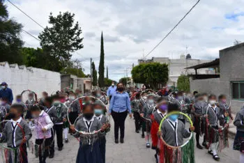 Niño de preescolar muere en el Desfile de Independencia de Xochitlán Todos Santos