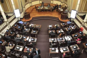 Reelección legislativa divide opiniones de ex diputados