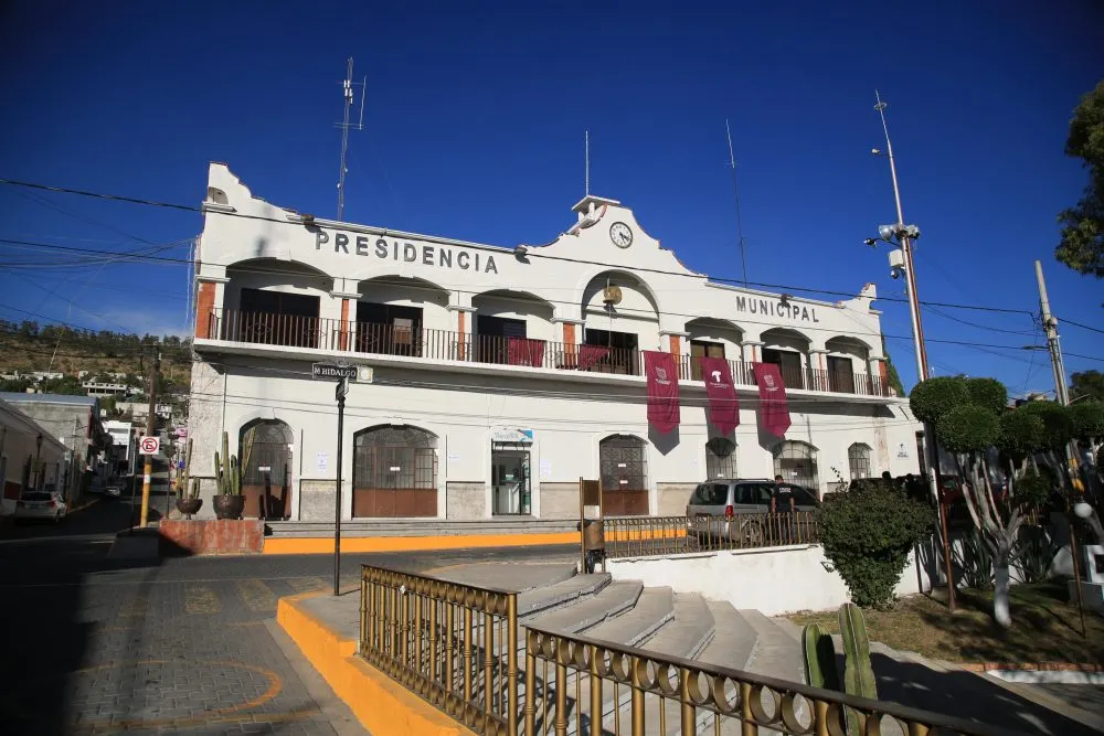 Llevan a Casa de Justicia de Tecamachalco a Santizo y sus policías municipales