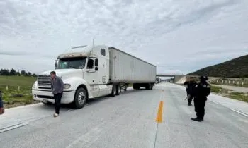 Frustran robo de tractocamión en autopista Cuacnopalan- Cuapiaxtla; el conductor resultó ileso