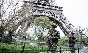 Eventos deportivos suspendidos y sitios turísticos cerrados en París tras atentados