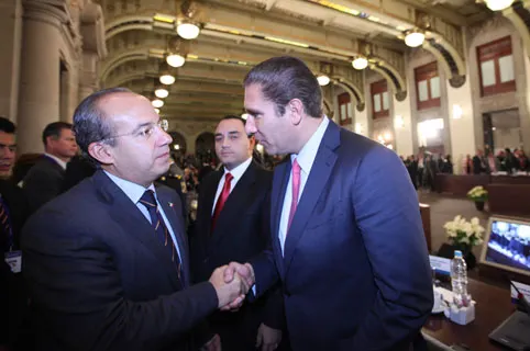 Develan RMV y FCH mural del 150 Aniversario de la Batalla de Puebla