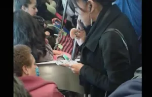 Indigna #LadyMaquillaje por insultar a señora de la tercera edad