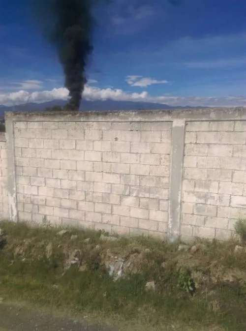 De manera simultánea a fuga de diésel, incendio de hidrocarburo regado alarma a texmeluquenses