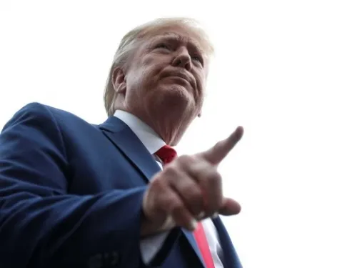 Ordenan a Trump entregar informe íntegro de trama rusa