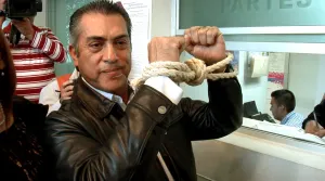 Criminales políticos quienes avalaron reforma electoral en Puebla: El Bronco