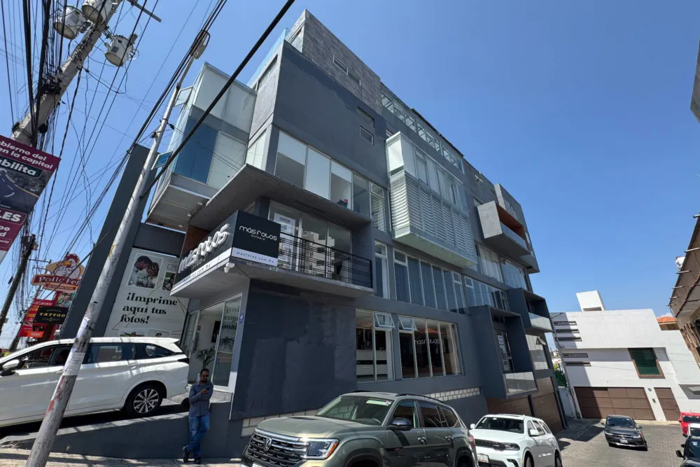 Catean consultorio en Zavaleta tras desaparición de paciente; confirman que la dueña no es médica
